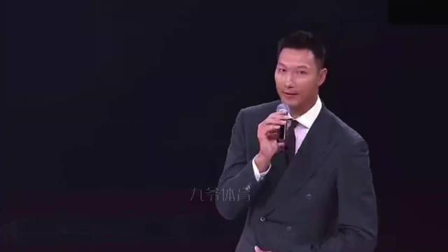 为什么易建联退役后从没提过国家队？ 易建联 中国男篮 cba