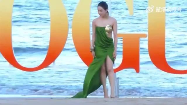VOGUE红毯！佟丽娅年轻二十岁，章若楠王楚然奚梦瑶