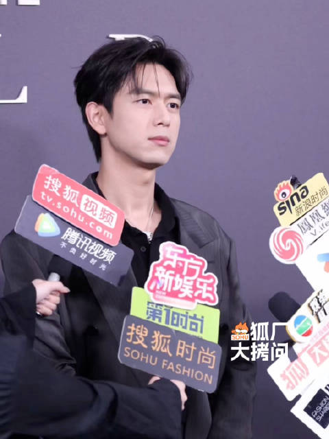 李现站姐发力，无缝切换角色千面时尚在线