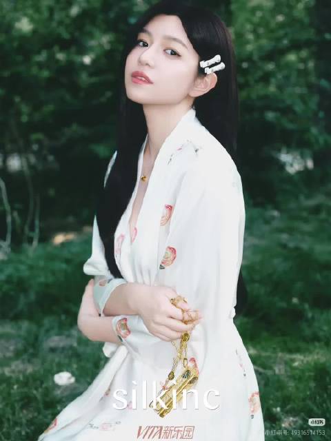 世间纷纷扰扰，你是我唯一的偏爱，来一组妍希睡衣大赏吧