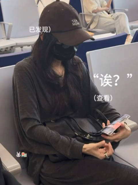 王鸥拿到了白鹿的生日应援登机牌，还一直在看哈哈哈哈这真的很有缘分了