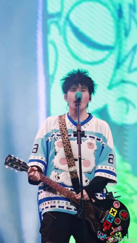 烦恼都被歌声带走，唱两句就轻松啦