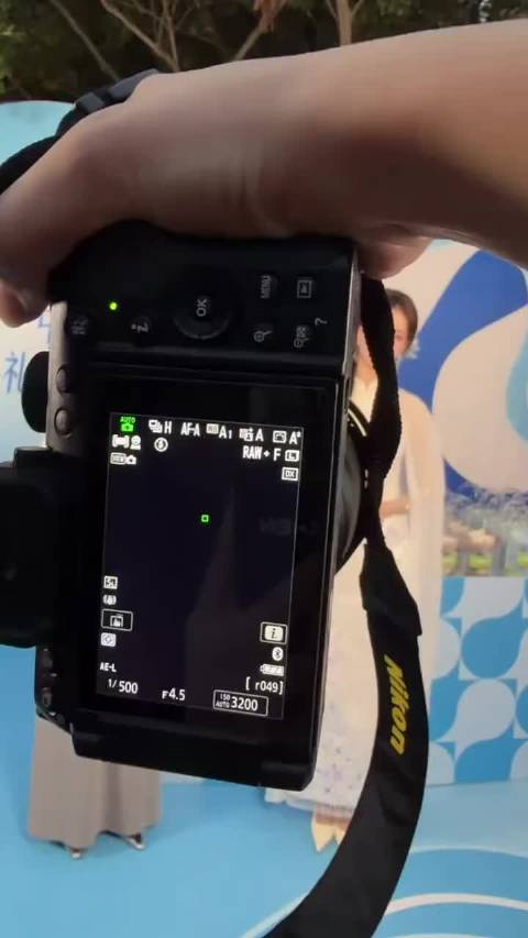 没有比我更努力的吧……左手直播右手相机的