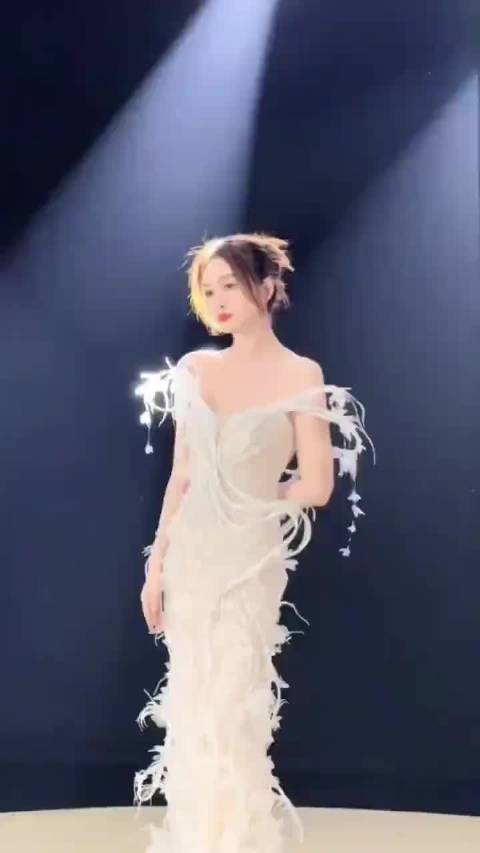 杨紫一件礼服估值80万，穿一次就不穿了，这些高定最后怎么处理？