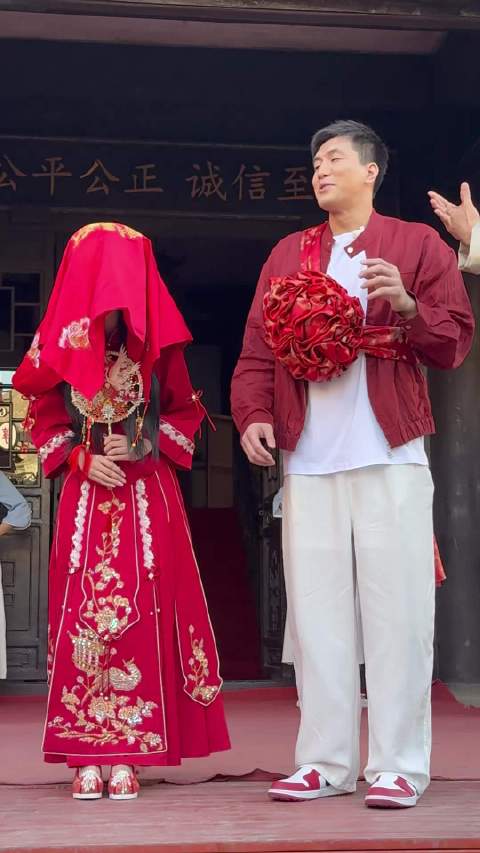 郭艾伦这是趁着休赛期顺便去成了个亲？