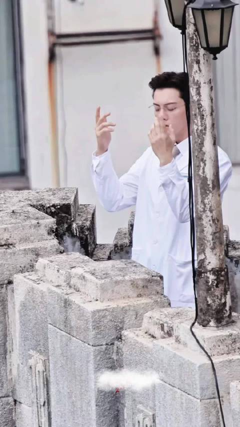 伟霆这次演了个让人脊背发凉的完美男人