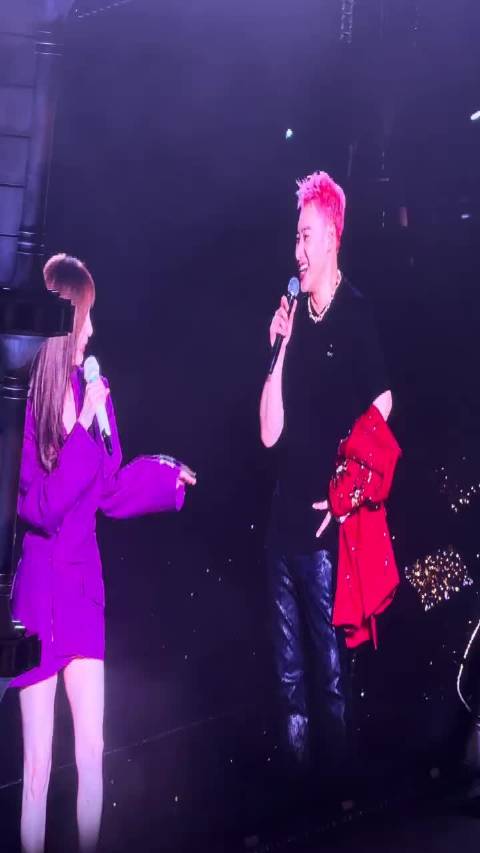 潘玮柏上海演唱会公开感谢王心凌提醒面瘫