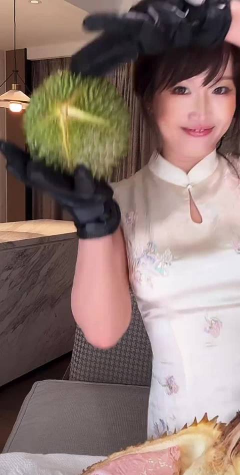 麦琳真的瘦好多有人说像金莎，不做家庭主妇认真工作直播带货闪闪发光！