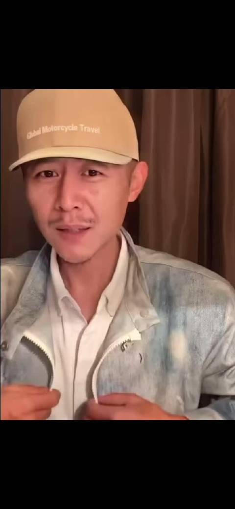 大冰讲述自己挽王心凌手上台的故事，终于知道为什么那么多男人喜欢王心凌了