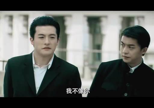 断网之夜张伟掏出的私藏碟片是潜伏