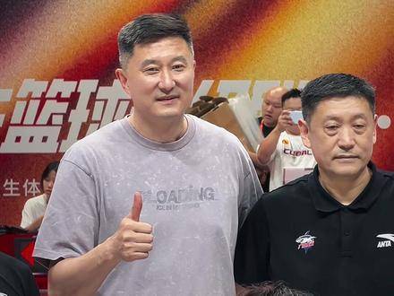 新赛季揭幕在即，杜指导是否继续执掌广东队教鞭？