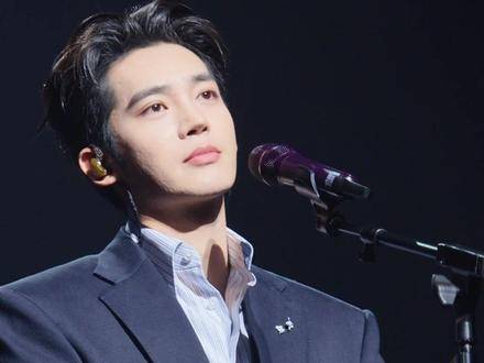 致谢时刻！于适：我到底该念还是不念？于适适诗2026巡回演唱会 西装杀男神