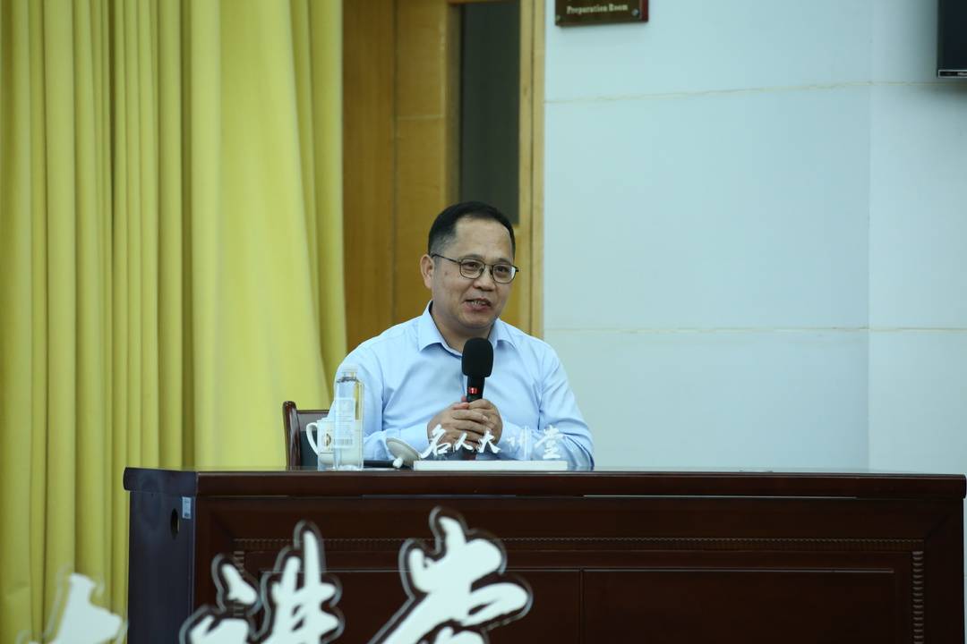 何毓灵对话传习志愿者:我们要“对得起”殷墟|名人大讲堂 何毓灵对话传习志愿者:我们要“对得起”殷墟|名人大讲堂