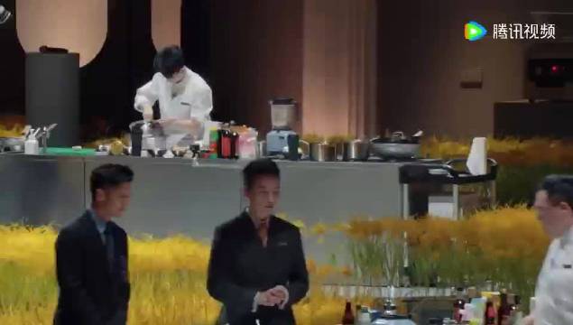 欧浩然豆腐料理获谢霆锋郑永麒夸赞，漂亮饭又可出片好吃
