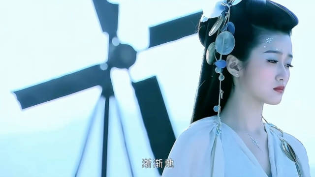 水碧，即便是顶着塑料片也依然美丽