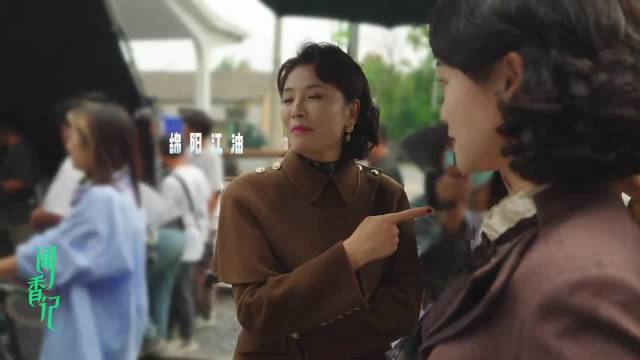 好羡慕他们工作片场的工作人员 就这样看着刘涛娇滴滴的说话 还有这么美的美貌