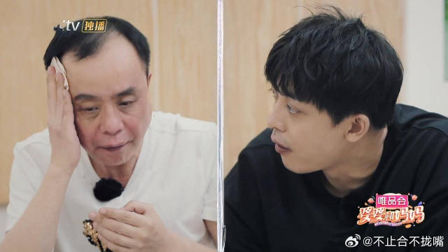 东北人有多好面？李佳航爸爸吃亲家做的饭，被辣到满头大汗还嘴硬：我爱吃