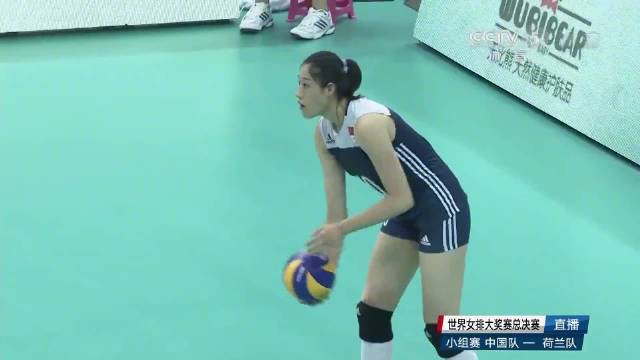 中国女排绝境追平荷兰赛点，朱婷关键攻防立功