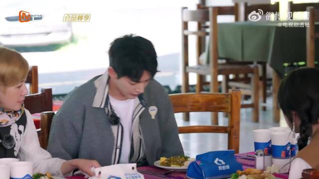 邓为赞吴君如无偶像包袱，吴君如自嘲非偶像