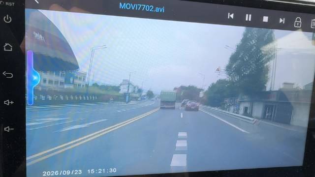 这极氪太嚣张了，贴身位超我， 幸亏是辆空车