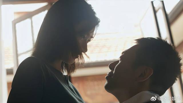 大结局：简言坐在夏冬腿上打领带，这一幕简直甜爆表了