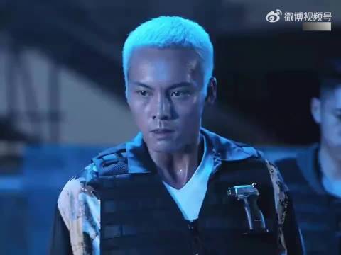 卧底用游戏机传递消息，差点被发现