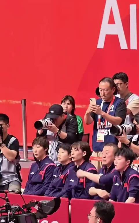国乒女团夺冠，王曼昱逆转张本美和，蒯曼横扫伊藤美诚