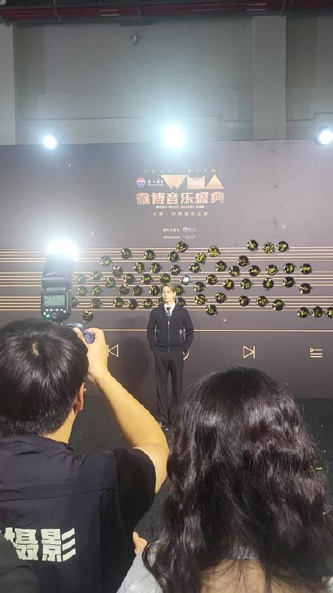 今晚，在WMA微博音乐盛典红毯上