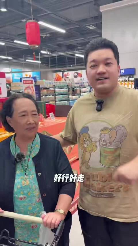 家有儿女小雨开小鹏G9L陪姥姥过中秋