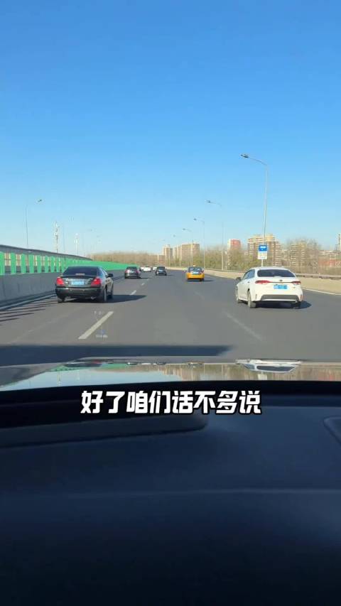 大货车的灯光暗语，你一定要学会，这都是救命暗语