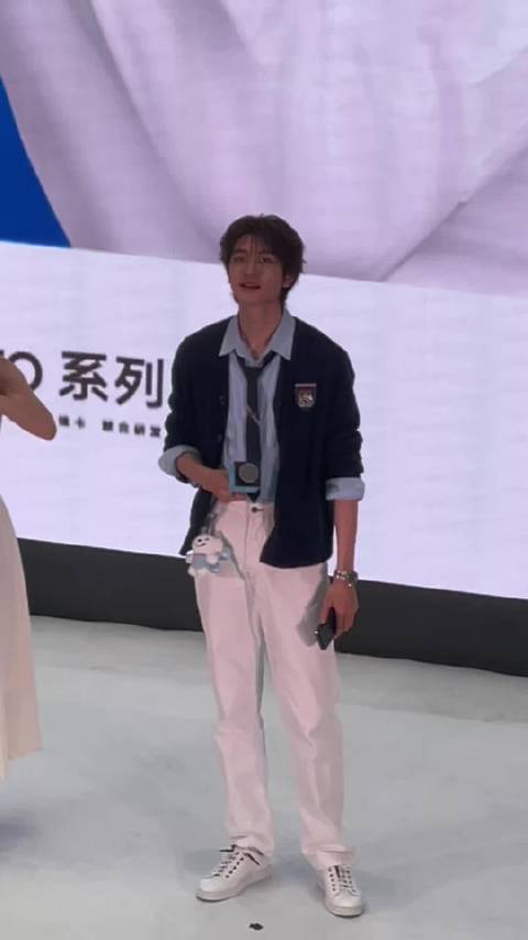 粉丝力证林一孩子可爱，驳斥宝妈滤镜质疑