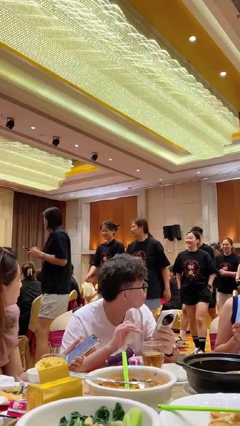 又高又瘦的妞姐，杨力维这身材绝了