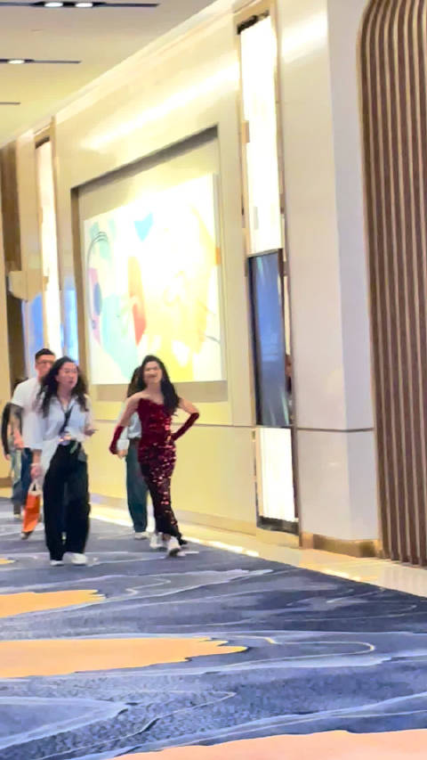 刘涛在湾区升明月活动被偶遇拍照