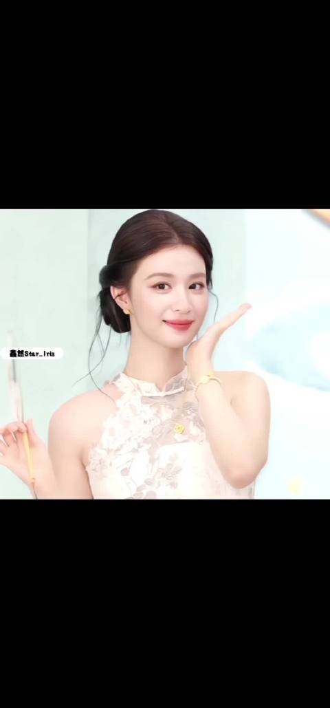 今天宝宝好美 主持人姐姐夸我们楚然 夸的楚然都害羞了