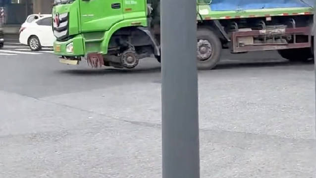 重型多轴货车缺前轮仍可转向，实为四转向轮设计