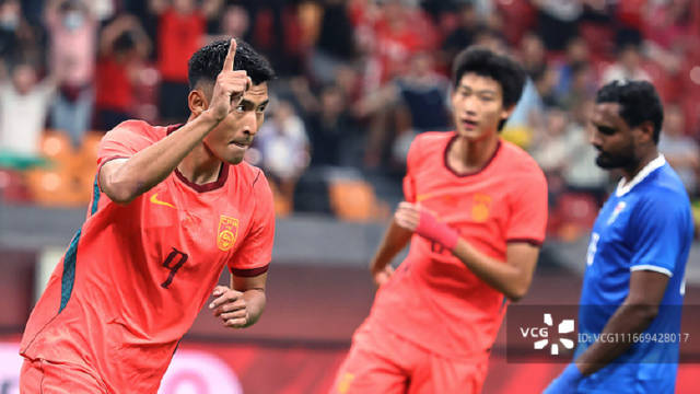 王子铭左右脚加头球，对阵马尔代夫演完美帽子戏法