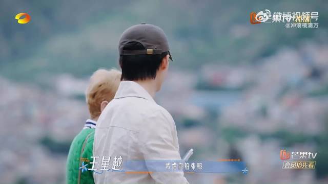 林依晨邓为教王星越拍照，三人成夸夸团逗乐吴君如