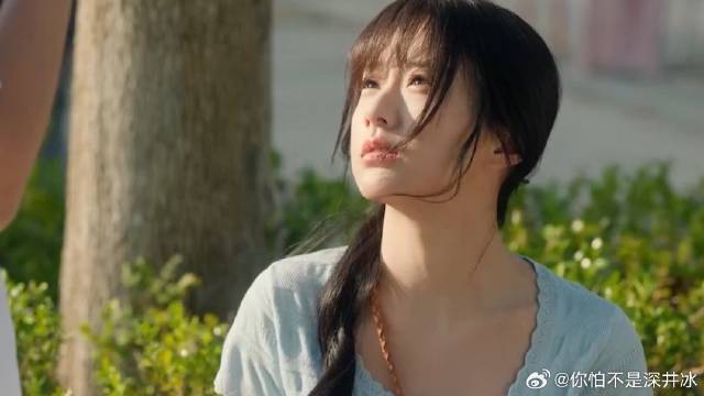 周挽眨巴着大眼睛，陆西骁被可爱到，要买花奖励她