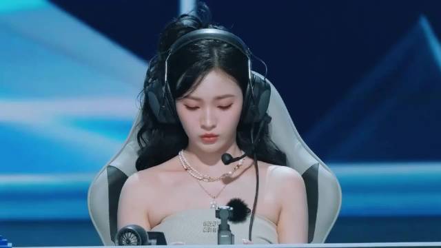 果然王者峡谷不分男女！陈妍希刚一露头，就被张真源宋亚轩秒杀！