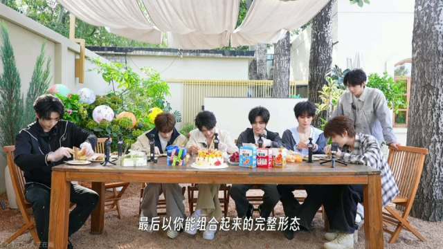 小馋咪和花神无缘咯～但咪吃到了美味螃蟹呀
