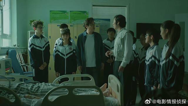 老师带学生集体跟马默道歉 这场面，越看越像哀悼会！