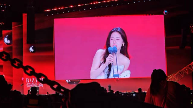 恭喜张碧晨获得芭莎之夜 年度女歌手 希望以后有更多好的音乐奉献给大家