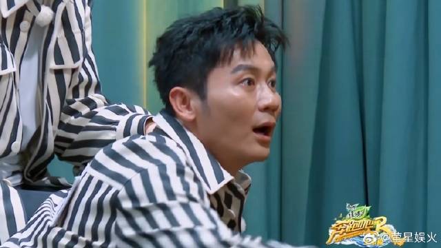到投票环节，张真源一句话给李晨吓死，在众人面前掉凳了丨奔跑吧