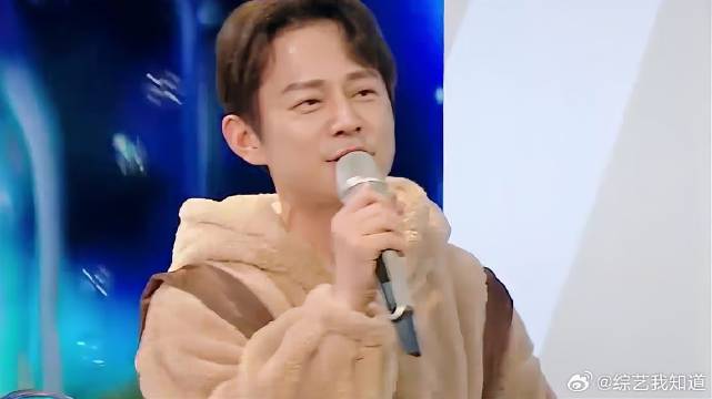 何炅温柔献唱《房间》，一整个治愈住，太好听了