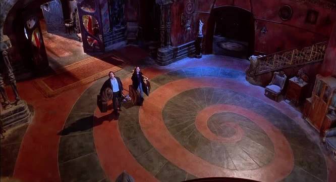 温馨治愈 《鬼马小精灵》是 1995 年上映的真人动画奇幻电影…