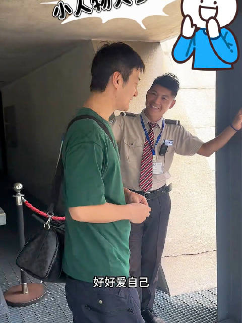 张陆澳门暴走逛吃，保安不信男星要找周星驰