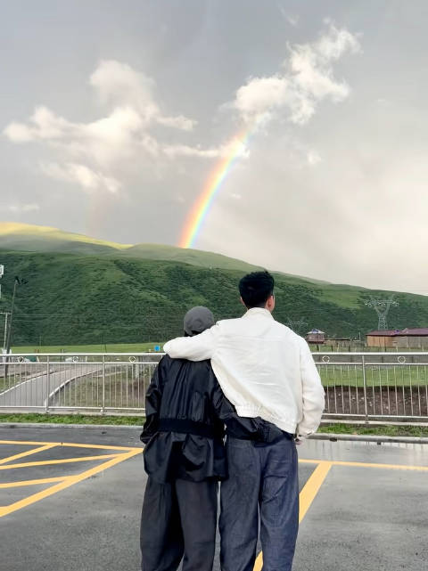 李嘉格回应总秀恩爱，幸福是她的自由