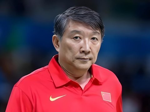 什么情况？女篮2米中锋，首发3分钟 遭到宫鲁鸣弃用 得0分