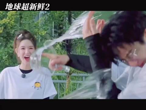 林一挑战边扭边唱太搞笑了哈哈哈