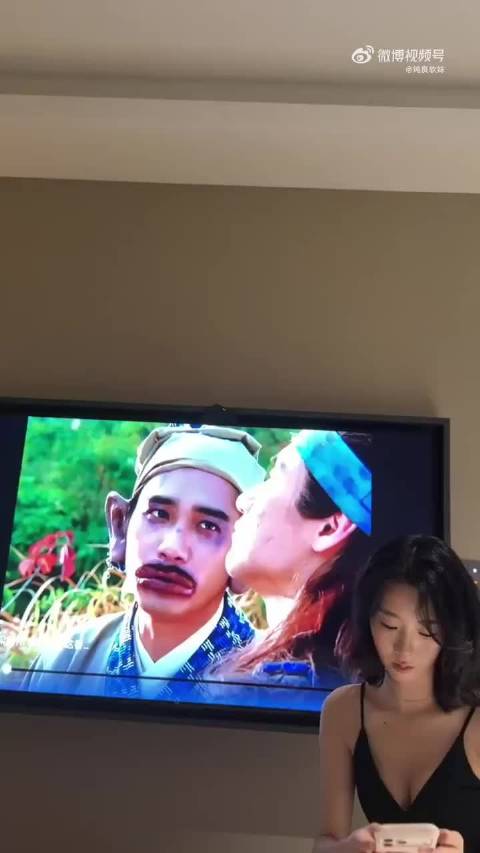得到女孩子的芳心，一定要靠眼神